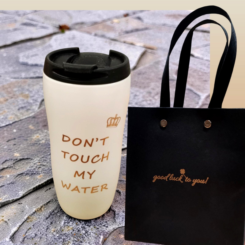 бяла порцеланова чаша със златен надпис Don't touch my water